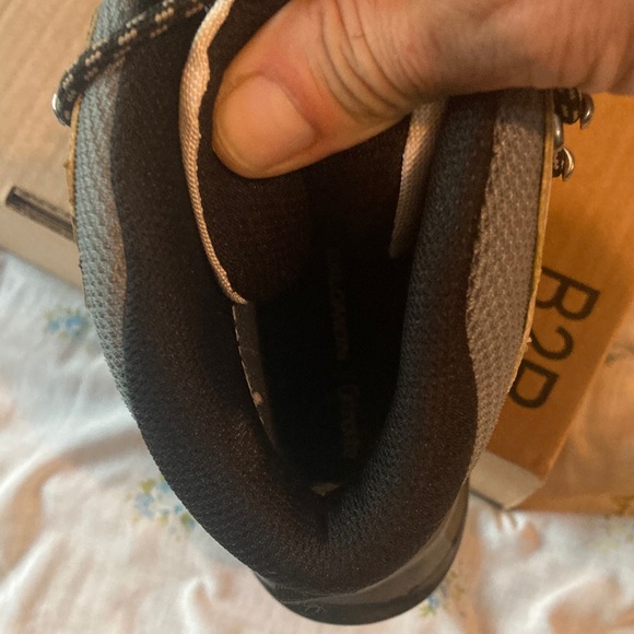 Salomon Hiking Boots - Picture 15 of 16